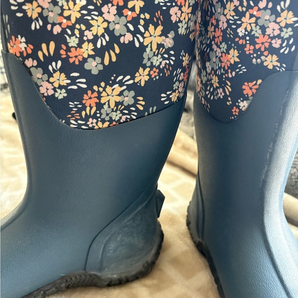 Bogs Navy Floral Waterproof Pull-On Rain Boots - Picture 6 of 10